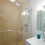 Modern Charvatova شقة *