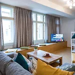 Modern Charvatova *