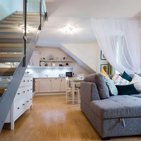 Modern Charvatova Apartament