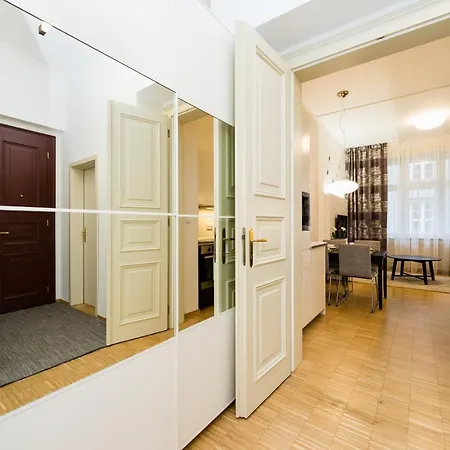 Modern Charvatova Apartament