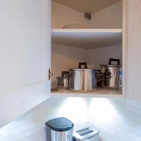 Modern Charvatova Apartment *