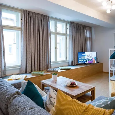 Modern Charvatova *