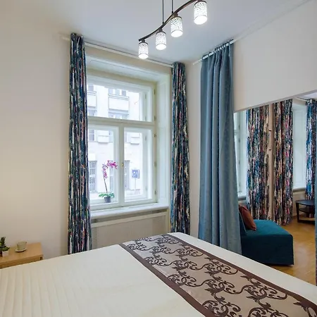 Modern Charvatova * Prag
