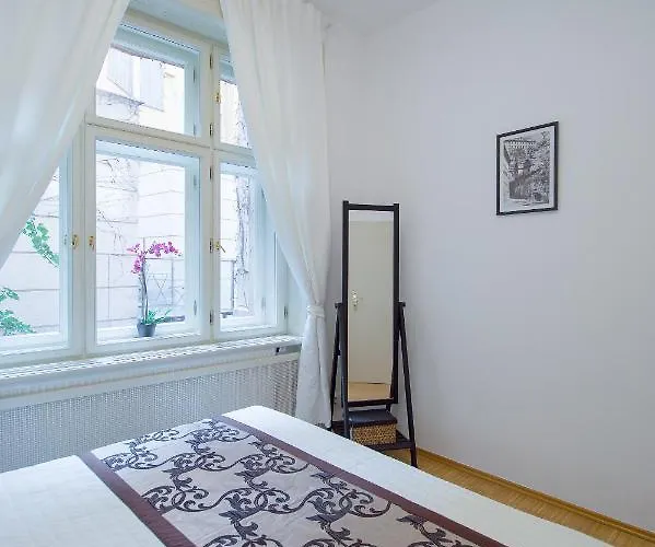 Modern Charvatova Lägenhet