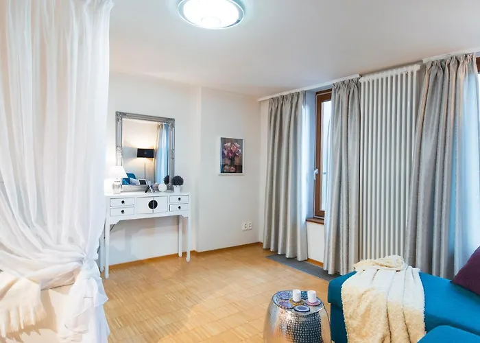 Modern Charvatova Lägenhet