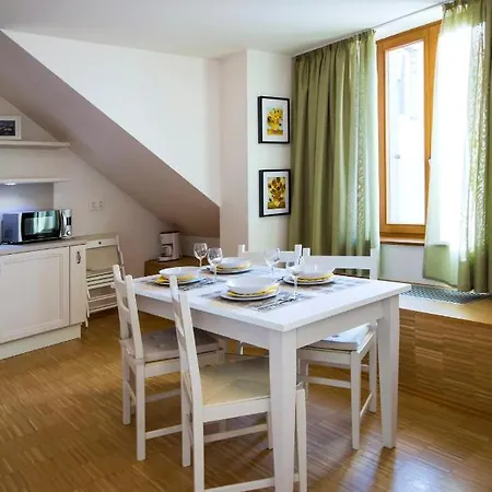 Modern Charvatova *